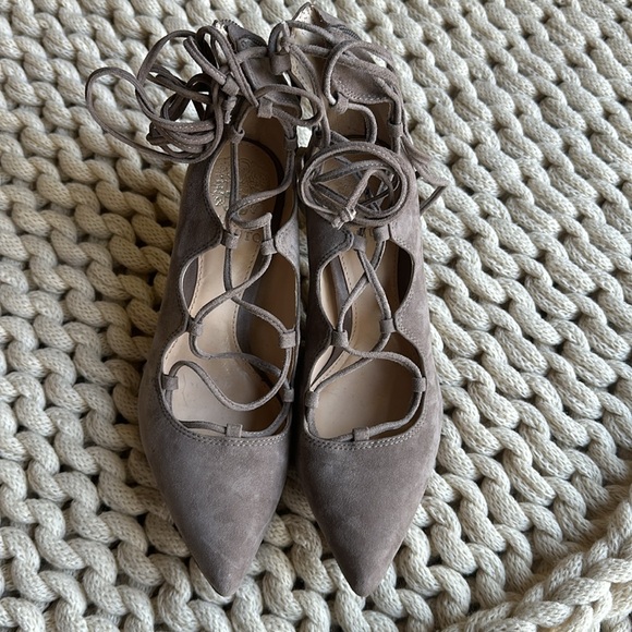 VINCE CAMUTO BARSHA LACE UP HEELS- SIZE 6 - Picture 4 of 5